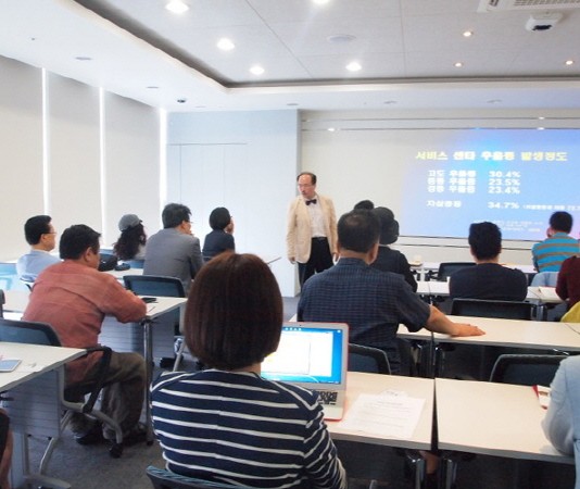 무릎 꿇고, 뺨 맞고…감정노동 관리사 관심 커져
