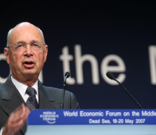 말 바꾼 클라우스 슈밥…“AI·로봇이 일자리 늘린다”