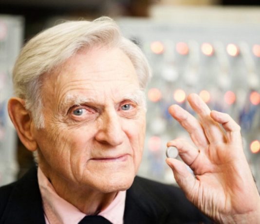 “살면 무엇이든 할 수 있다”…리튬이온 배터리 발명가 존 구디너프 100세로 별세